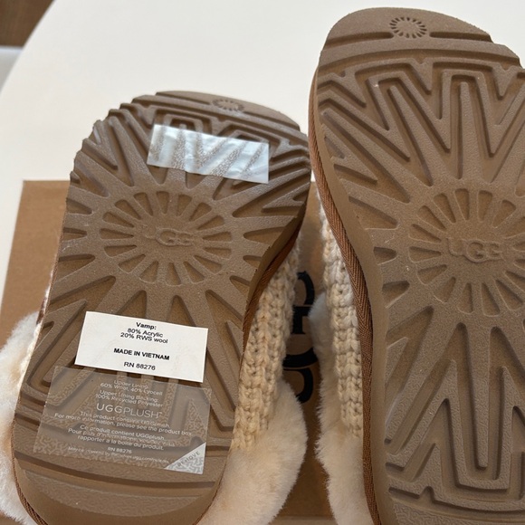 UGG Women's Knitted Cream and Tan Slippers - Picture 2 of 5